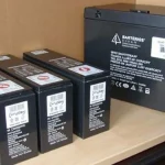 His neighbors have no idea he’s been powering his entire home with 650 discarded laptop batteries for 10 years